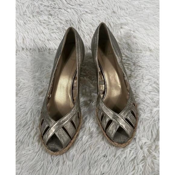 Stuart Weitzman Shoes Womens Size 8 Gold Metallic Espadrille Wedge Peep Toe - Picture 1 of 14